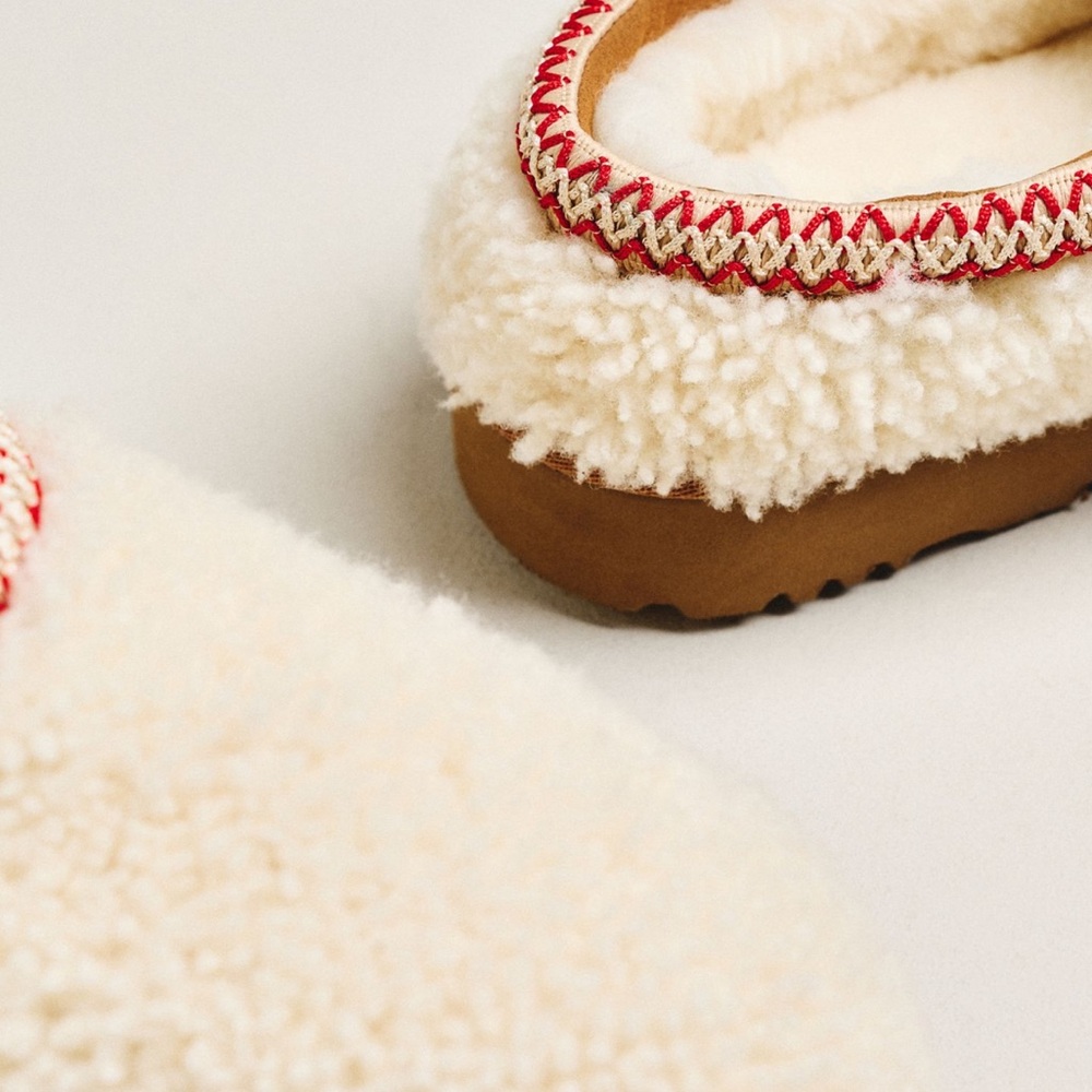 UGG TASMAN MAXI CURLY SLIPPERS IN NATURAL - Picture 3 of 3